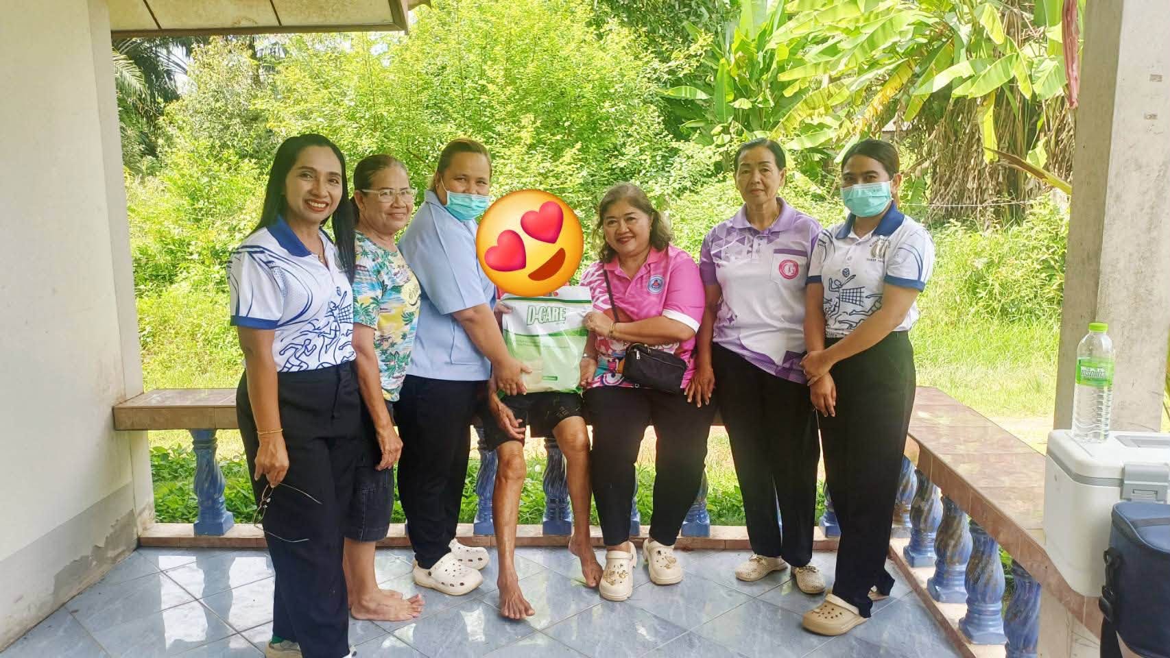 ลงพื้นที่ดูแลสุขภาพประชาชน บริการฉีดวัคซีนไข้หวัดใหญ่และมอบอาหารเสริมให้ผู้ป่วยที่มีภาวะพึ่งพิงในเขตพื้นที่เทศบาลตำบลเคียนซา จำนวน 12 ราย