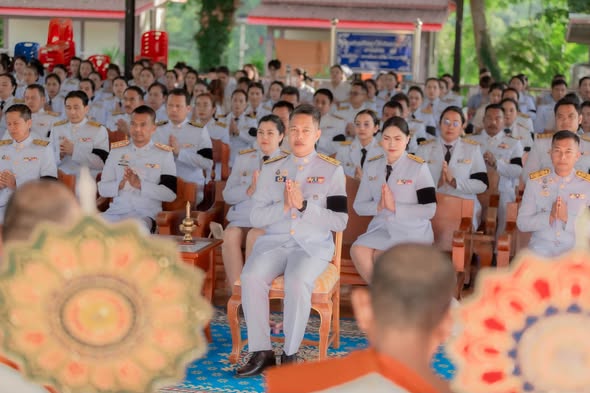เข้าร่วม พิธีสวดเจริญพระพุทธมนต์และทำบุญตักบาตรถวายเป็นพระราชกุศล เนื่องใน วันคล้ายวันพระราชสมภพ สมเด็จพระนางเจ้าสิริกิติ์ พระบรมราชินีนาถ พระบรมราชชนนีพันปีหลวง และวันแม่แห่งชาติ 12 สิงหาคม 2569 ณ วัดเพ็งประดิษฐาราม หมู่ที่ 1 ตำบลเคียนซา จังหวัดสุราษฎร์ธานี