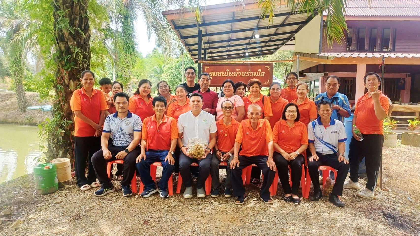 เทศบาลตำบลเคียนซา ร่วมประชุมประจำเดือนสิงหาคมสัญจร ชุมชนในบ้านร่วมใจ พร้อมศึกษาดูงานการเกษตรผสมผสาน
